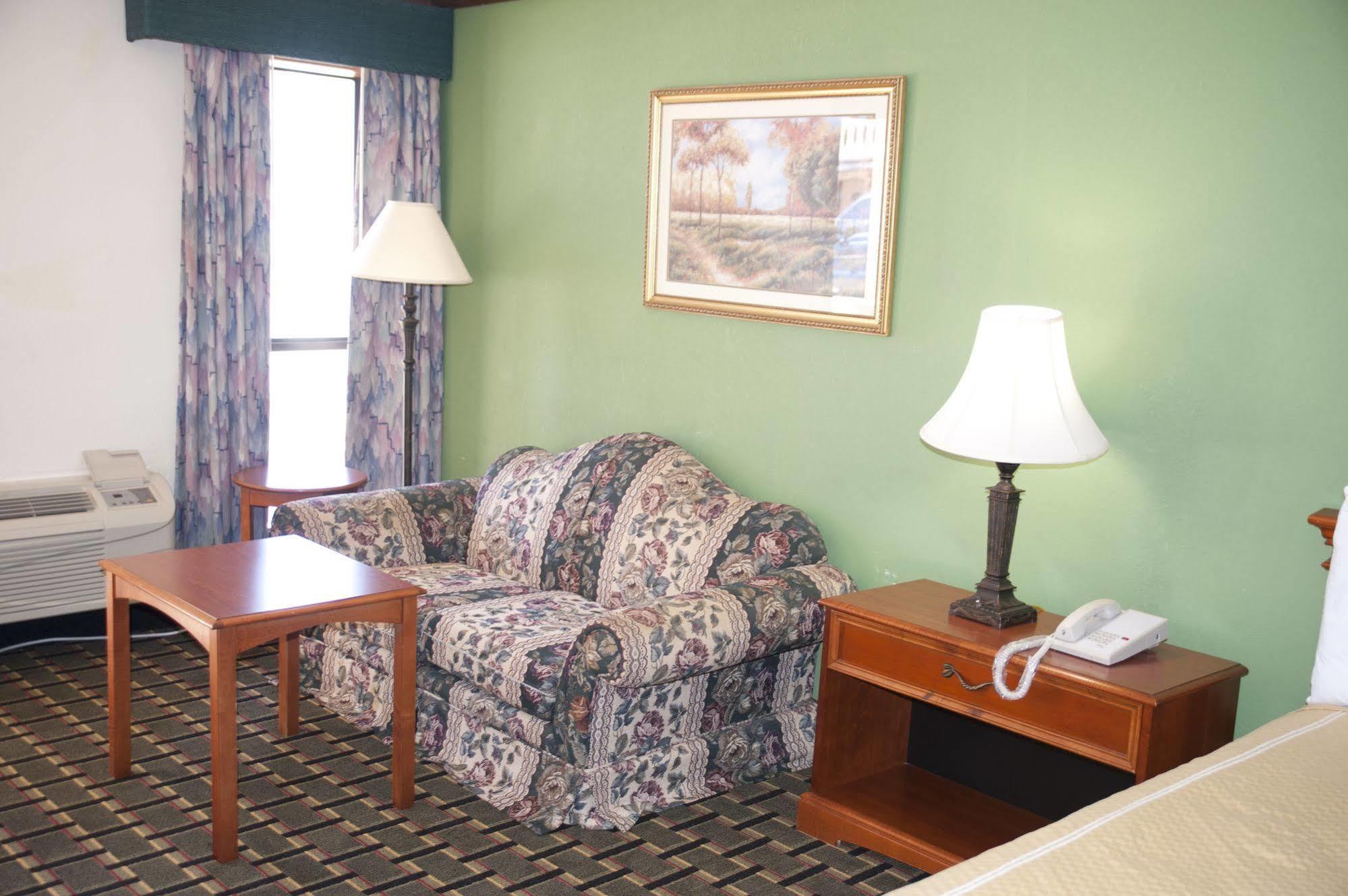 Victorian Inn & Suites Накоґдочес Екстер'єр фото